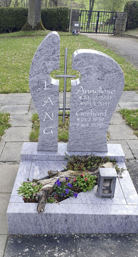 Urnengrabsteine von Bernhard Stein- und Metallkunst