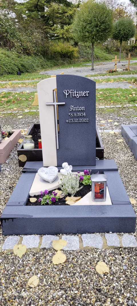 Grabsteine für Urnengräber von Stein- und Metallkunst Bernhard aus Buchen
