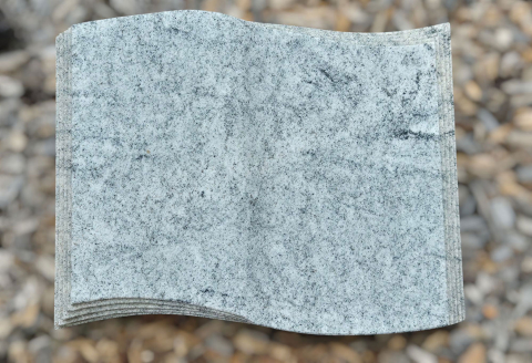 Buch-Liegestein von Bernhard Stein- und Metallkunst