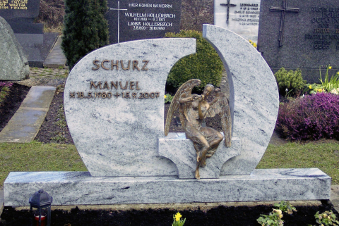 Grabsteine mit Engelsfiguren von Bernhard Stein- und Metallkunst aus Buchen
