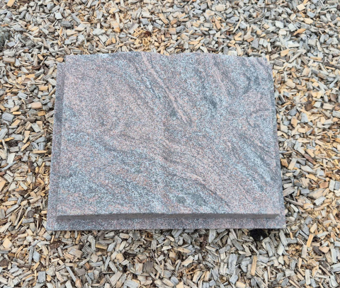 Gemusterter Liegestein von Bernhard Stein- und Metallkunst