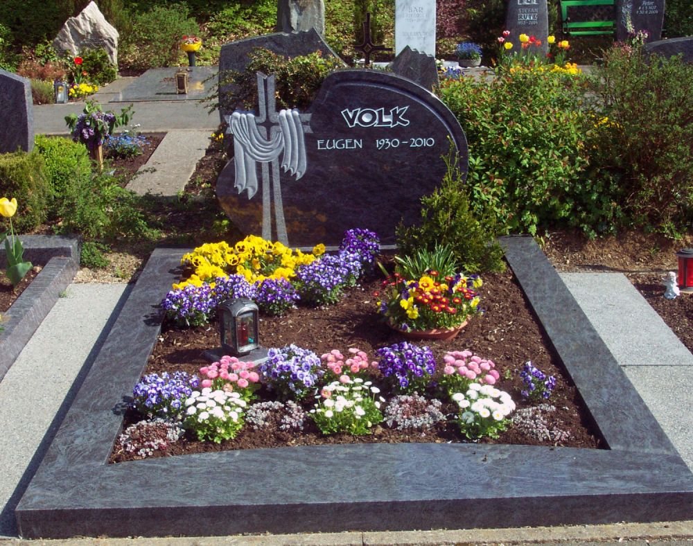 Hochwertige Doppelgrabsteine von Bernhard Stein- und Metallkunst